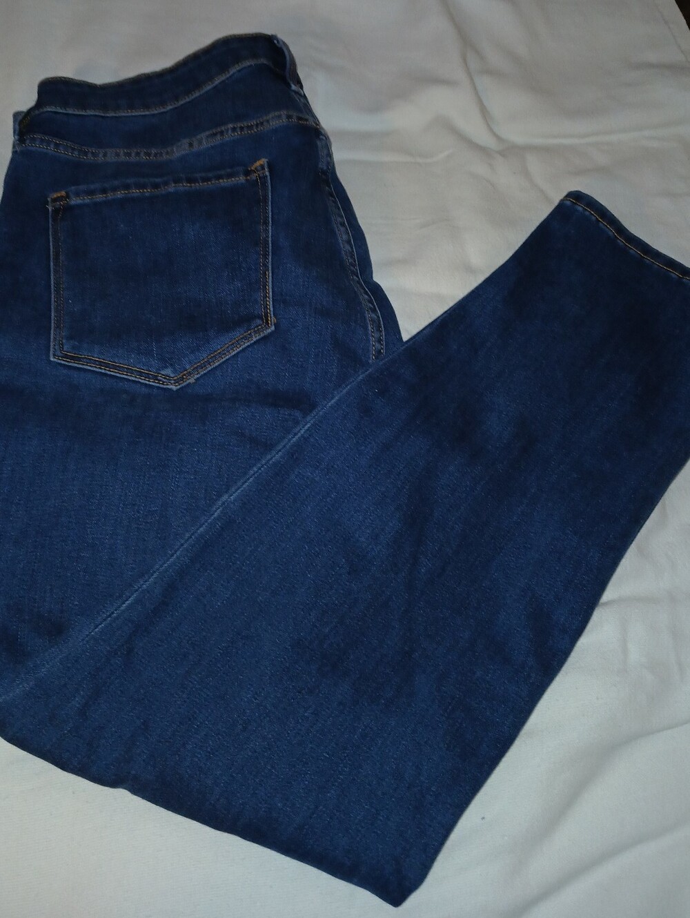 Pre-loved Classic Women's Old Navy Blue Denim Jeans.